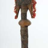 Bambara Fruchtbarkeitspuppe Westafrika/Mali, weibliche Bamana-Holzfigur auf konischem Stand - фото 2