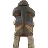 Maske mit Kopffortsatz wohl Mossi/Burkina Faso, Kopfaufsatz? aus Holz mit einem geschnitzten menschlichen Kopf als Fortsatz und mit Details in schwarzer - Foto 1