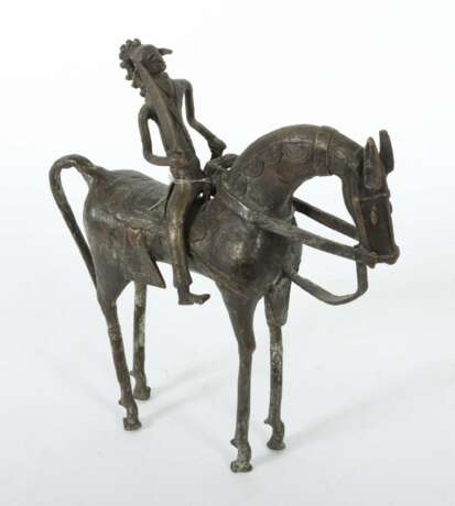 Dogon Reiterfigur Westafrika/Mali/Burkina Faso, Gelbguss-Figurengruppe bestehend aus Pferd und Reiterfigur mit erhobenem Schwert - фото 2