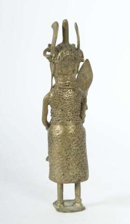 Goldfarbene Figur im Stil der Benin Westafrika/Nigeria, 20. Jh. - фото 2