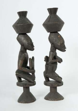 Yoruba Figuren-Paar Nigeria, Holz geschnitzt und schwarz eingefärbt - Foto 2