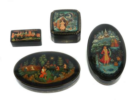 Sammlung von 4 russischen Lackdosen 20. Jh., von rechteckiger bzw. ovaler Form in unterschiedlichen Größen - фото 1