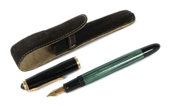 Pelikan-Kolbenfüller ''400'' Gehäuse aus schwarzem Edelharz sowie grün gestreift, vergoldete Applikationen - Foto 1