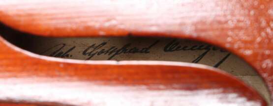 Geige m. Bogen und Koffer auf innenliegendem Zettel handschriftlich bez.: ''Johann Gottfried Dunger JGD i.E.'', Geigenbauer aus Erlbach bei Marktneukirchen (1849-1913) - Foto 6