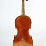 Geige mit Bogen wohl 1. Drittel 20. Jh., innenseitiges Papieretikett mit Bez.: ''Antonius Stradivarius Cremonenfis Faciebat Anno 17/5'' - photo 2