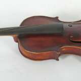 Geige auf innenliegendem Zettel bez.: Caspar da Salo in Brescia 1515, wohl sächsische Geige - Markneukirchener Manufakturarbeit nach Gasparo da Salo - Foto 2