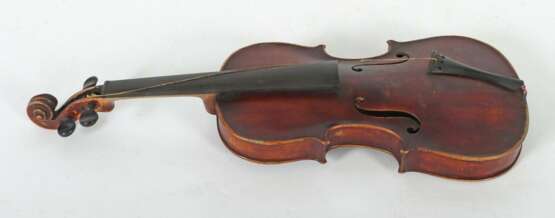 Geige auf innenliegendem Zettel bez.: Caspar da Salo in Brescia 1515, wohl sächsische Geige - Markneukirchener Manufakturarbeit nach Gasparo da Salo - photo 2