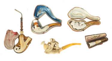 4 Meerschaumpfeifen, 1 Zigarettenspitze um 1900