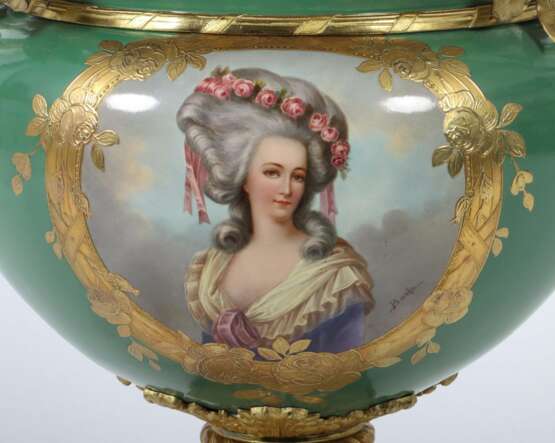 Prächtige Amphorenvase mit Damenportrait wohl England, 19. Jh. - Foto 2