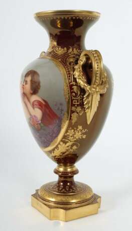 Hochovoide Prunkvase mit reicher Ziervergoldung im Sèvres-Stil wohl Frankreich, 19. Jh. - Foto 8