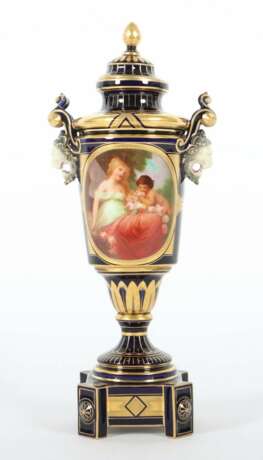 Kleine Deckelvase mit reicher Goldstaffage Ernst Wahliss, Böhmen - photo 1