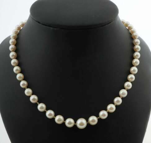 Perlenkette mit Bicolorschließe 1. Hälfte 19. Jh., Gelbgold/Weißgold 585 - фото 1