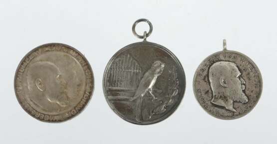 Münze & 2 Medaillen Drei Mark, 1911 - фото 1