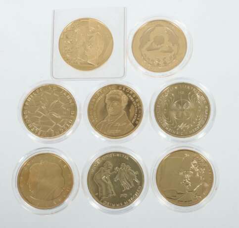 Acht 10 Euro-Münzen 2012/13/14, vergoldet - Foto 1