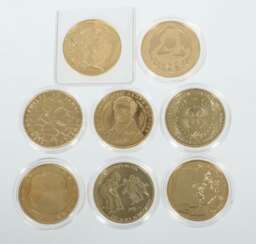 Acht 10 Euro-Münzen 2012/13/14, vergoldet