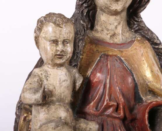 Bildschnitzer des 18./19. Jh. ''Maria mit Kind'', Holz geschnitzt - photo 3
