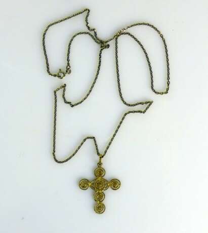 Halskette mit Kreuzanhänger - Foto 1