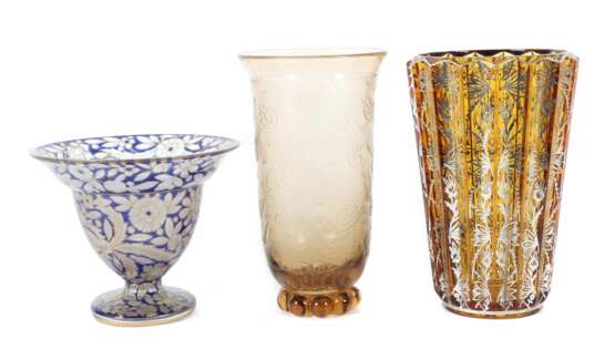 Drei Vasen in variierenden Ausführungen 2. Drittel 20. Jh., Vase mit Silberoverlay - Foto 1