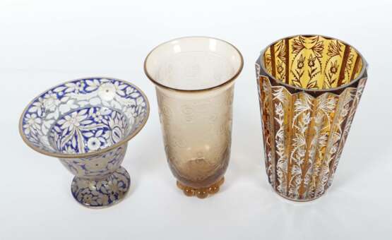 Drei Vasen in variierenden Ausführungen 2. Drittel 20. Jh., Vase mit Silberoverlay - Foto 2