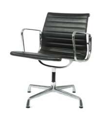 Eames, Ray und Charles ''Aluminium Chair EA 108''
