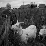 Бабушка Тамара и козы Paper Digital photography Black & white photo Reportage 2014 - photo 1