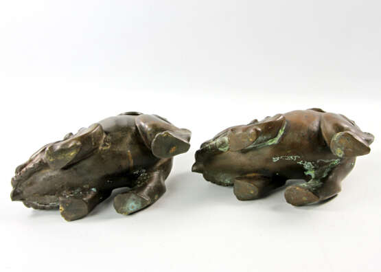 Ein Paar Foh-Hunde aus Bronze. CHINA, 1. Hälfte 20. Jh - Foto 5