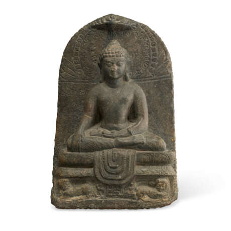 A BLACKSTONE STELE OF BUDDHA - Foto 1