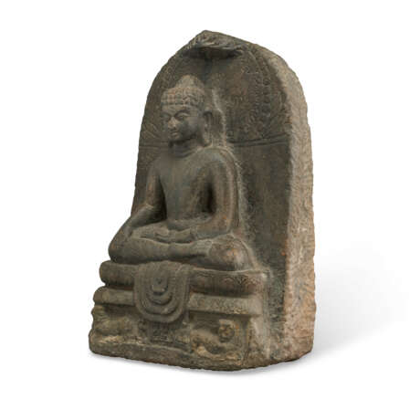 A BLACKSTONE STELE OF BUDDHA - Foto 2