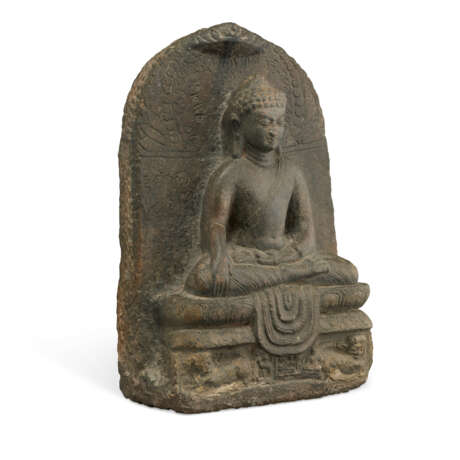 A BLACKSTONE STELE OF BUDDHA - Foto 3