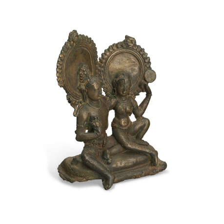 A BRONZE GROUP OF SHIVA AND PARVATI - photo 2