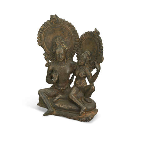 A BRONZE GROUP OF SHIVA AND PARVATI - photo 3