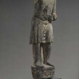 A VERY RARE AND MONUMENTAL GREY SCHIST FIGURE OF A DONOR - photo 4