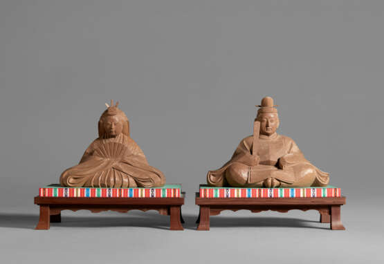 A PAIR OF CARVED WOOD SCULPTURES OF HINA NINGYO - фото 1