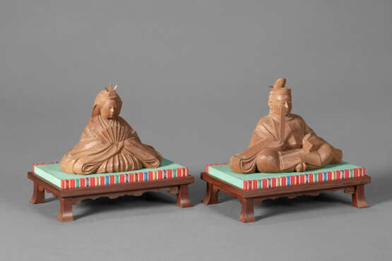 A PAIR OF CARVED WOOD SCULPTURES OF HINA NINGYO - Foto 4