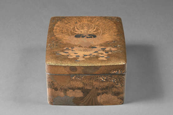 AN IMPORTANT LACQUER SUTRA BOX - photo 1