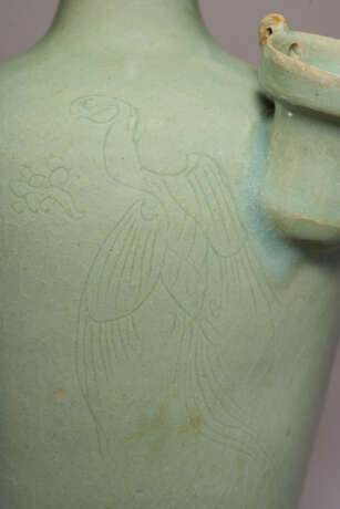 A CELADON STONEWARE RITUAL WATER VESSEL (KUNDIKA/JEONGBYEONG) - Foto 6