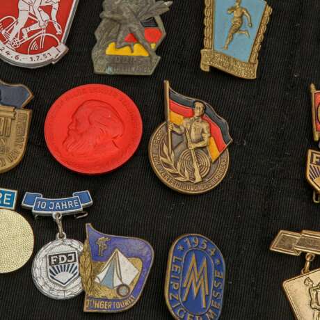 DDR – Weit über Hundert diverse Abzeichen, Auszeichnungen, Medaillen - - фото 5