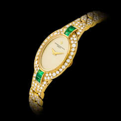 VACHERON CONSTANTIN, GOLD BRACELET WATCH WITH DIAMOND AND EMERALD-SET, REF. 18825/726