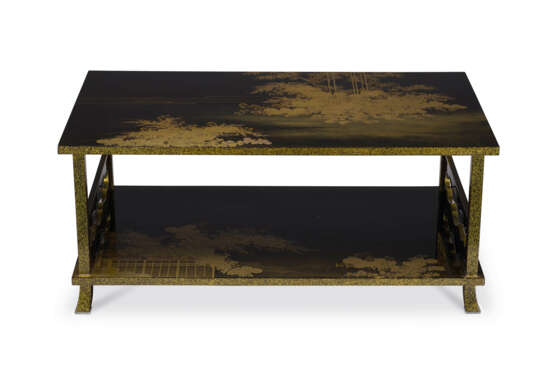 A TWO-TIERED LACQUER TABLE - фото 1