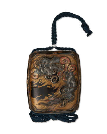A FOUR-CASE LACQUER INRO WITH DESIGN OF DRAGON AND TIGER - Foto 1