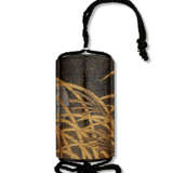 A FIVE-CASE LACQUER INRO WITH MOON AND AUTUMN GRASSES - фото 2