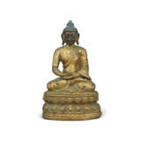 A GILT-COPPER FIGURE OF BUDDHA - Foto 1