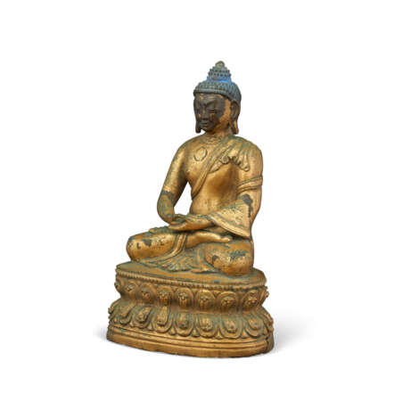 A GILT-COPPER FIGURE OF BUDDHA - photo 2