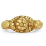 A GOLD FINGER RING - photo 1