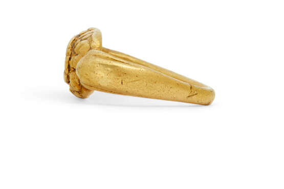 A GOLD FINGER RING - фото 2