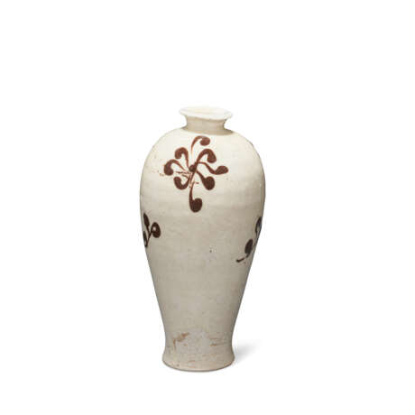 A MINIATURE PAINTED CIZHOU-TYPE SLENDER MEIPING AND A COVER - photo 2