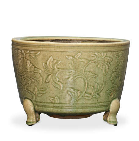 TWO LARGE LONGQUAN CELADON TRIPOD CENSERS - photo 5