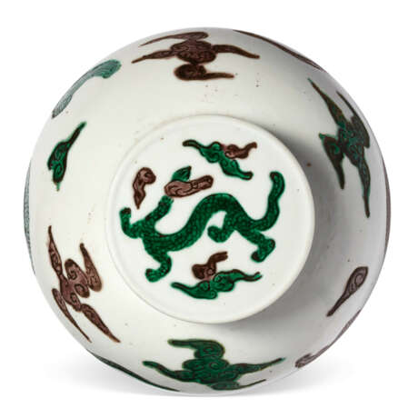 AN AUBERGINE AND GREEN-GLAZED `DRAGON' JAR AND COVER - photo 5