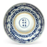 A LARGE MING-STYLE BLUE AND WHITE `SCHOLARS' BOWL - Foto 6
