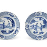 TWO BLUE AND WHITE `LADIES' DISHES - Foto 1